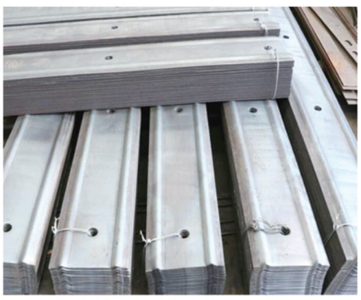 鸿矿工矿 W型钢带